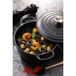 à prix très bas Cocotte En Fonte Ronde 22 Cm Noir Mat Le Creuset Signature 18